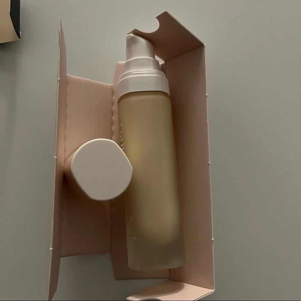 Fenty Beauty by Rihanna Pro Filt’r Soft Matte Longwear foundation